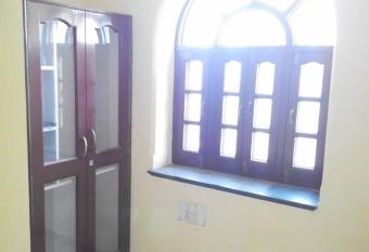 Gargi Girls Hostel allows 18 year olds to book a room