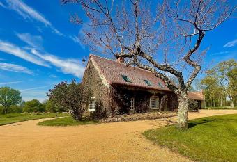 Charnay en Sologne, une exceptionnelle maison de vacances au calme c  t   for  t allows 18 year olds to book a room