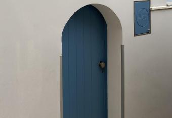 Aleminas Rooms allows 18 year olds to book a room