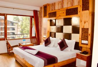 Solitaire Classic - Near Mall Road has Smoking/Balcony rooms