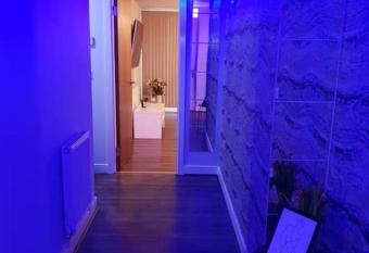 Luxury 9ine Beautiful Bull Ring Balcony Apartment has Balcony rooms