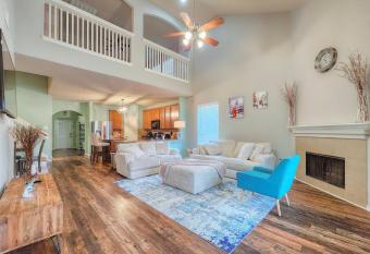 Cozy home with private Jacuzzi has Balcony rooms