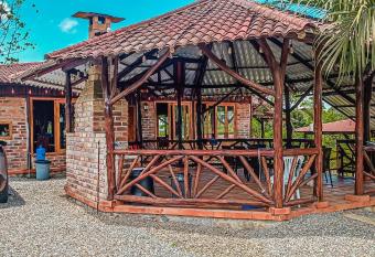 Casa en el Campo has rooms with a private hot tub