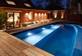 Charly 132 allows 18 year olds to book a room