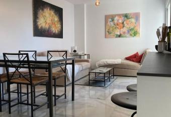 Renovated flat - 7 min to beach - 2 dorms, kitchen & balcony has Balcony rooms