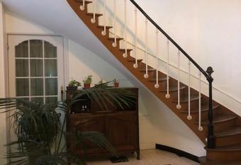 L Om  rade: Appartement de charme dans une maison audomaroise allows 18 year olds to book a room