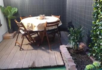 Maison Normande avec patio allows 18 year olds to book a room