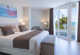 Hotel Helios Costa Tropical allows 18 year olds to book a room