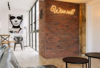 Patio de Luces allows 18 year olds to book a room