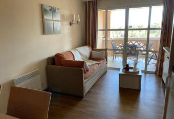 CAP ESTEREL AGAY SAINT RAPHAEL VUE MER Studio 4 personnes chez Evelyne has Balcony rooms