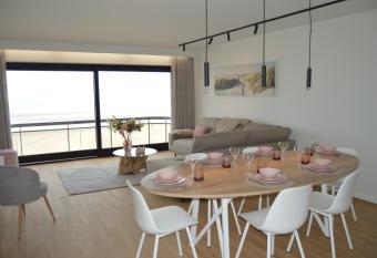 Zeezicht vanop het 6 de verdiep has Balcony rooms