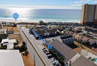 Endless Summer #C4 by Nautical Properties Vacation Rentals has rooms with a private hot tub