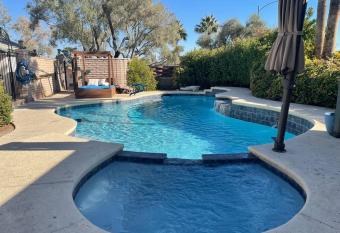 *Entertainment Villa* 5MIN to strip optional HEATED pool jacuzzi! has Balcony rooms