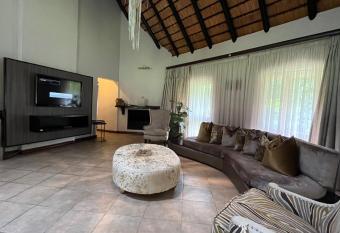 Rifumo Luxury Villa in Kruger Park Lodge has Balcony rooms