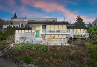 Unit 1 - OceanView Duplex has Balcony rooms