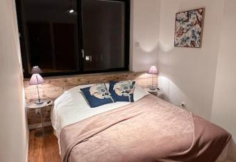 Villa du parc au c  ur de Malo has Balcony rooms