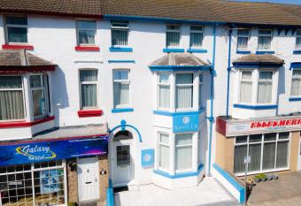 The New Apollo Hotel has Balcony rooms