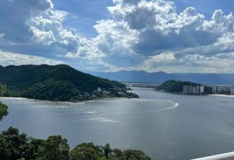 Apartamento no topo da Ilha Porchat allows 18 year olds to book a room