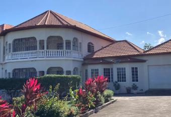 PearlieRon Place has Balcony rooms