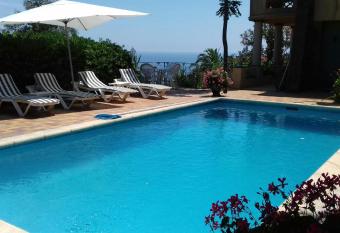 Guest House with Panoramic Views, near Cannes allows 18 year olds to book a room