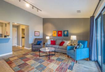 3rd Night Free Newly Remodeled Condo next to pool has rooms with a private hot tub