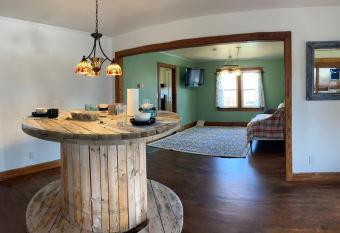 Green Home 25 min from downtown has Balcony rooms