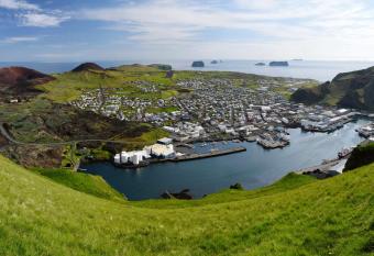 Heimaey Apartments - Westman Islands - South Iceland has Balcony rooms