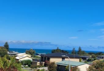 Luxurious 3bedroom,2 storey house with mountain and ocean views has Balcony rooms