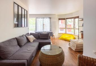 Nice 50m located near Paris has Balcony rooms