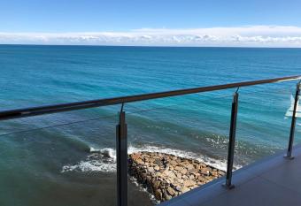 Hotel Spa Porta Maris by Melia has rooms with a private hot tub