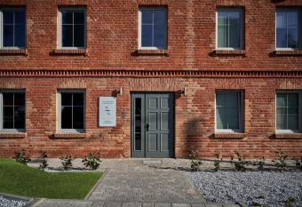 THE HOUSE near Lake & Old Town allows 18 year olds to book a room