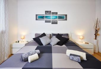 Center Aviano Comfort Suite FREE PARKING WIFI has Balcony rooms