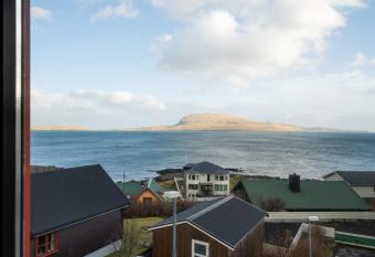 4 BR - Charming - Sea view has Balcony rooms