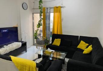 Cozy home has Smoking/Balcony rooms