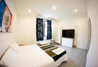 LA PIANETTA case vacanze has Balcony rooms