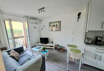 La Pause Catalane, magnifique T2 pour 2 personnes has Balcony rooms