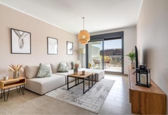 luxuri  ses Apartment , 3 Schlafzimmer, Pool has Balcony rooms