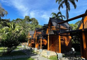 Bungalows Sloth allows 18 year olds to book a room