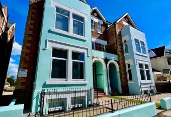 Sea Breeze - Pebbles has Balcony rooms