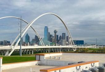 King-Sized Chic & Beachy Soft Loft Getaway has Balcony rooms