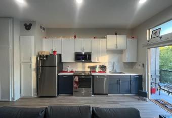 Mickey   s Magical 1BR Hideaway w/ Downtown Views has Balcony rooms