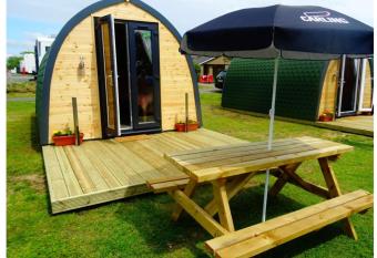 Gateway Glamping Pods has Balcony rooms