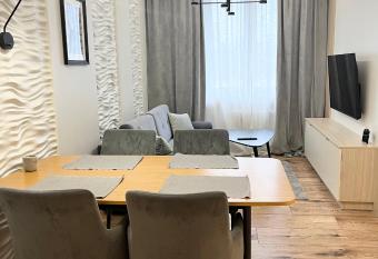 Apartament BIANCO PREMIUM z widokiem na Ratusz allows 18 year olds to book a room