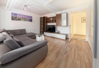 Apartment Vi  marje allows 18 year olds to book a room