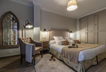 Hostal Boutique Plaza Cantarero has Balcony rooms