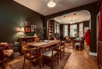 Beautiful B&B On The Park allows 18 year olds to book a room