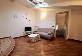 La Mansarda di Cremona has Balcony rooms