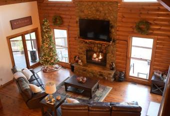 Deer Creek Retreat has Balcony rooms