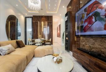 Fort 2 bedrooms allows 18 year olds to book a room