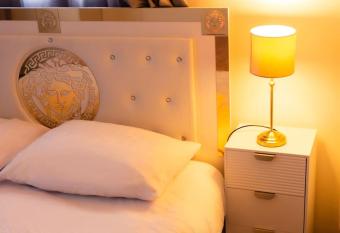 Belle maison Paris/Disney has Balcony rooms